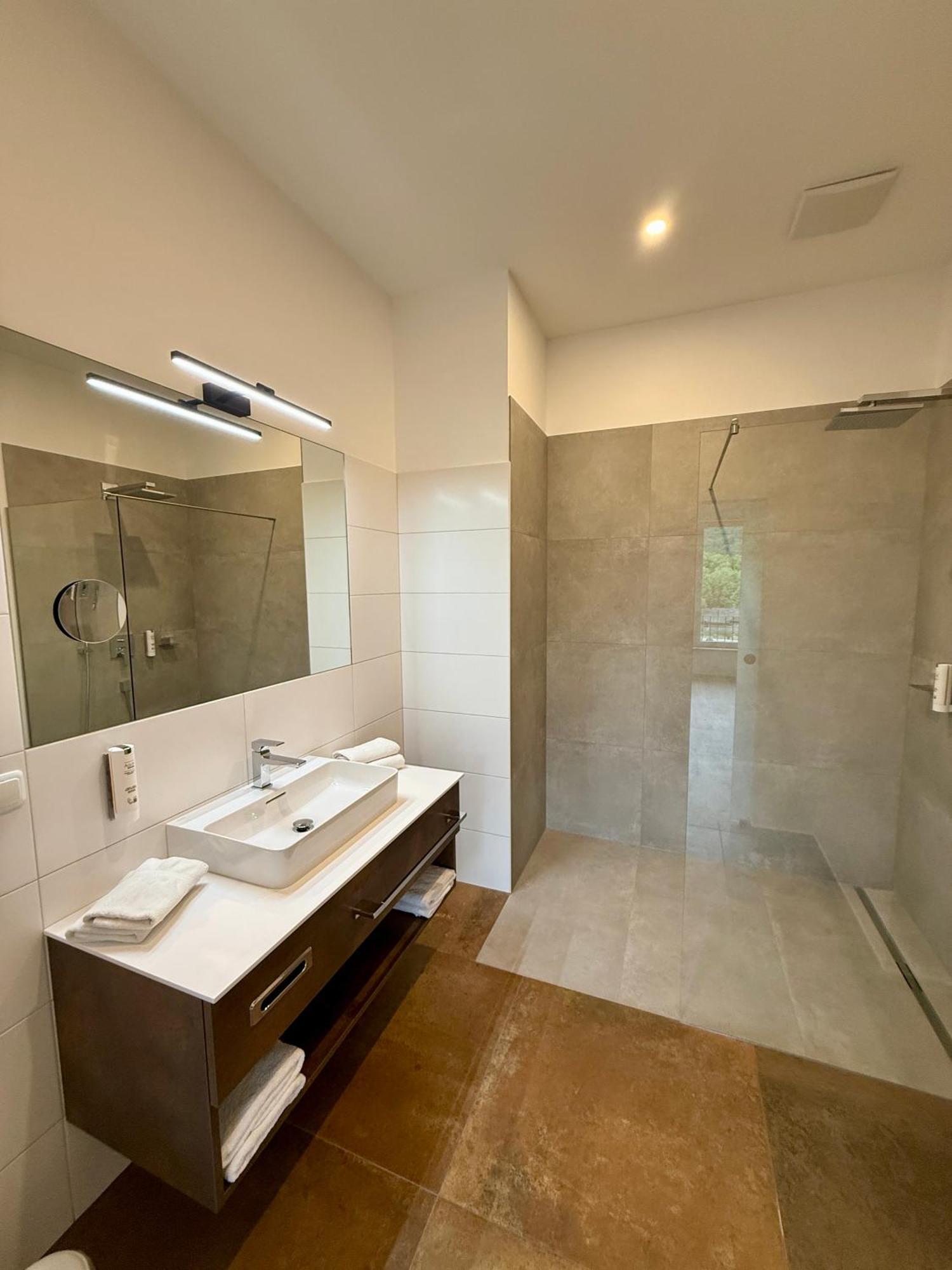 Seehotel Lilly Strobl Dış mekan fotoğraf